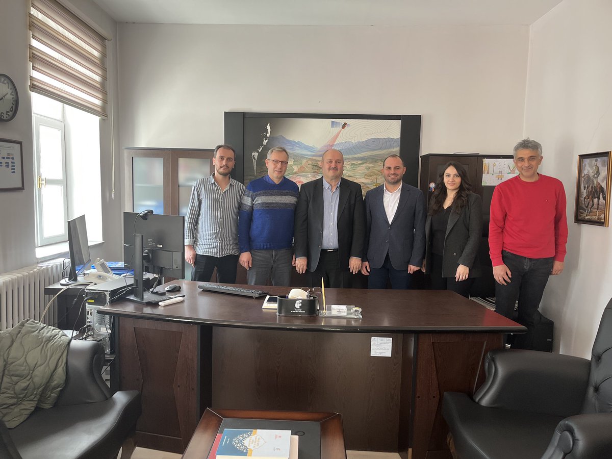 Serbest Harita ve Kadastro Mühendisleri Sn. Furkan ÇAKIROĞLU, Sn. Zeynep KALAYCI AŞICI, Sn. Oğuzcan ERDİKER, Fındıklı Belediyesi Harita Mühendisi Cavit HAFIZOĞLU ve Rize Kadastro Müdürlüğü Kontrol Mühendisi Sn. Rasim Zafer ŞENDİNÇ bugünkü misafirlerimdi. Harita Mühendisliği