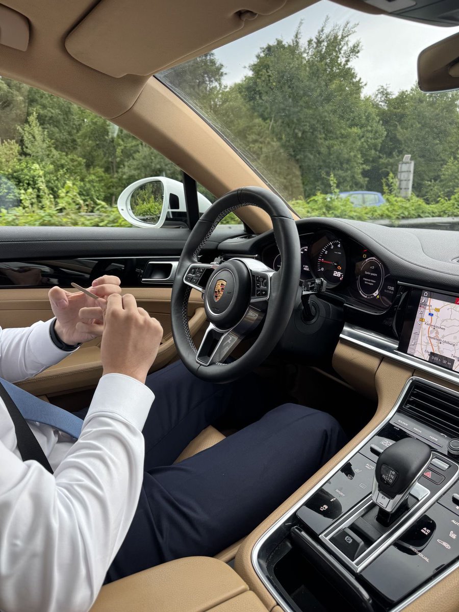 ilyaroza81's tweet image. you never forget your first child #papamissesypu #comehome #cryinginmybedroom