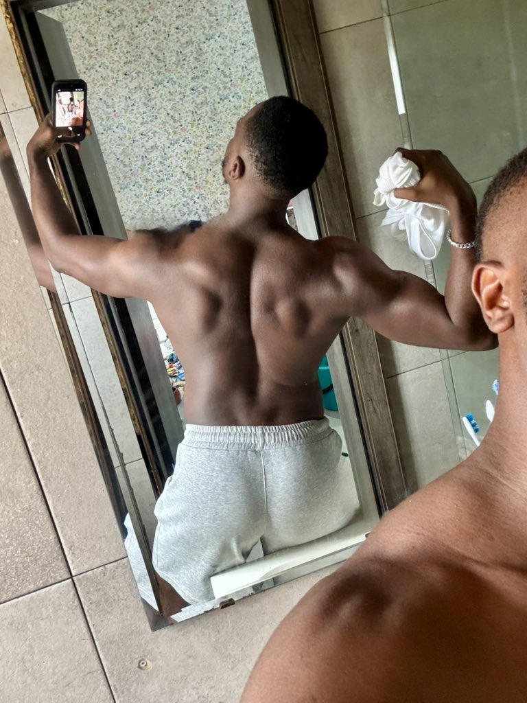My  back 🌚