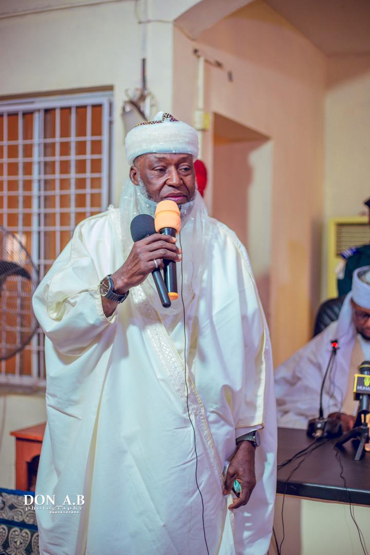 Hadejia_Emirate's tweet photo. #DAY1 RAMADAN TAFSEER 
Mai Martaba sarkin Hadejia Alh. Dr. Adamu Abubakar Maje CON ya bude tafseer Al-qur'ani mai girma na watan Ramadan wanda Babban limamin Masallacin sarki Mallam Yusuf Abdulrahman Ya'u. Yake gabatarwa a Babban Masallacin Juma'a na Hadejia.

18.02.2026 https://t.co/nwUAlPqc3x
