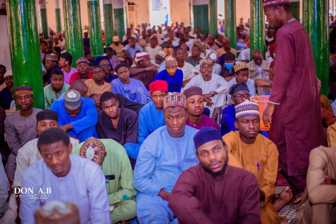 Hadejia_Emirate's tweet photo. #DAY1 RAMADAN TAFSEER 
Mai Martaba sarkin Hadejia Alh. Dr. Adamu Abubakar Maje CON ya bude tafseer Al-qur'ani mai girma na watan Ramadan wanda Babban limamin Masallacin sarki Mallam Yusuf Abdulrahman Ya'u. Yake gabatarwa a Babban Masallacin Juma'a na Hadejia.

18.02.2026 https://t.co/nwUAlPqc3x