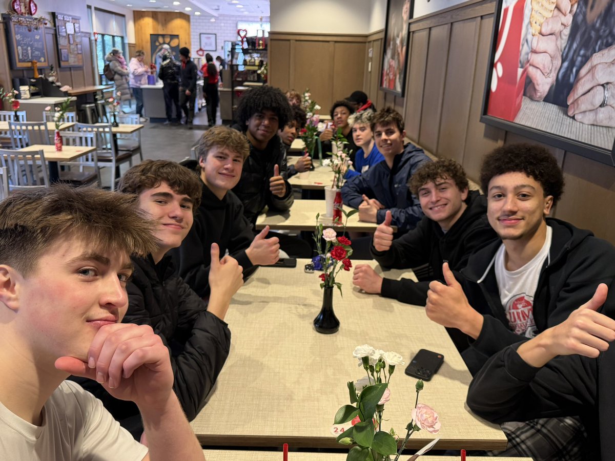 SouthBuckets's tweet photo. Annual Sectional Tip-Off Team Lunch at Chik-Fil-A!! #Together #SouthMade #ItsAGreatDayToBeABillie https://t.co/NqF3vbDJ08