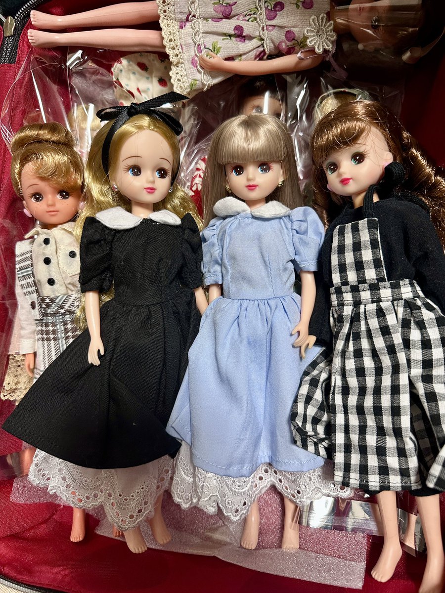 mindforest0812's tweet photo. 友達に貸してたリカちゃん達が返ってきた〜　やはり日本製リカちゃんはかわいいな🩷 https://t.co/JPLGAwtgGP
