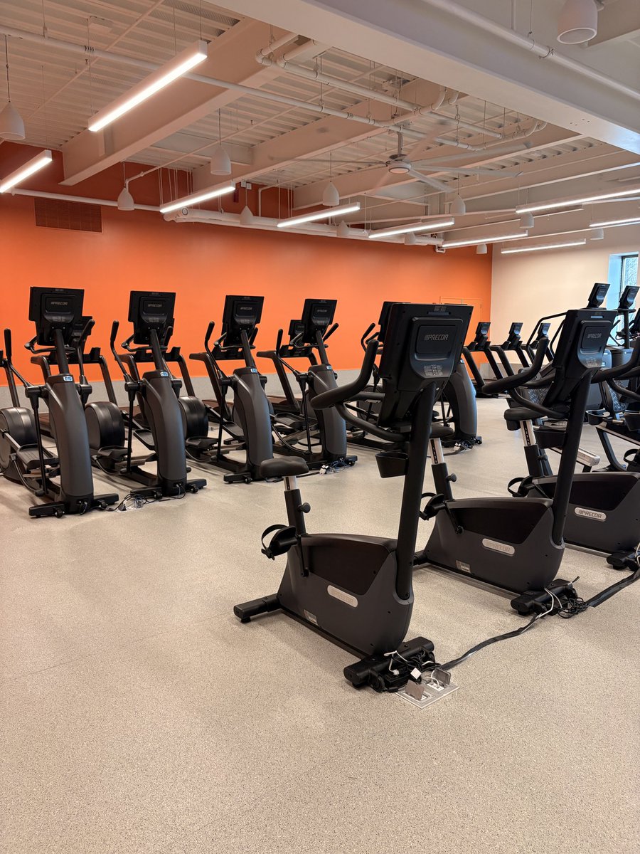 biancasig's tweet photo. Btw the Shirley Chisholm Recreation Center is now open in Flatbush! 

- Indoor pool and track
- Teaching kitchen
- Indoor basketball court
- Strength training room, cardio room, cycling
- Teen room &amp; tutoring room

Free for everyone under the age of 24!!
https://t.co/RbkSzppej0 https://t.co/CN7tw9VIM0