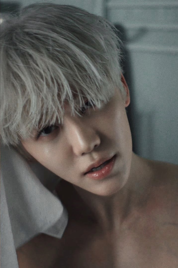 “บี๋ย้อมผมทำไม ?”

“ก้เจนกอดแต่ไอ้หมาอ้วน พี่ก้เลยย้อมให้เหมือนหมา ถึงคิวกอดพี่รึยัง”

“ไอ้บี๋ ต๊อง!”