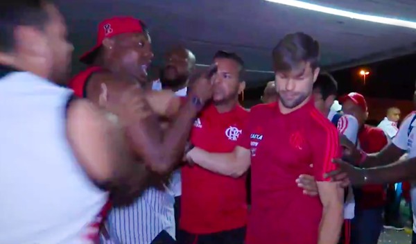 crvg_gbrl's tweet photo. Diego no flamengo passou por coisa pior , tomou pipoca na cara... Ficou e foi campeão de tudo a partir dali.

Isso que é um camisa 10 👏🏻 https://t.co/kcy7qFArBV