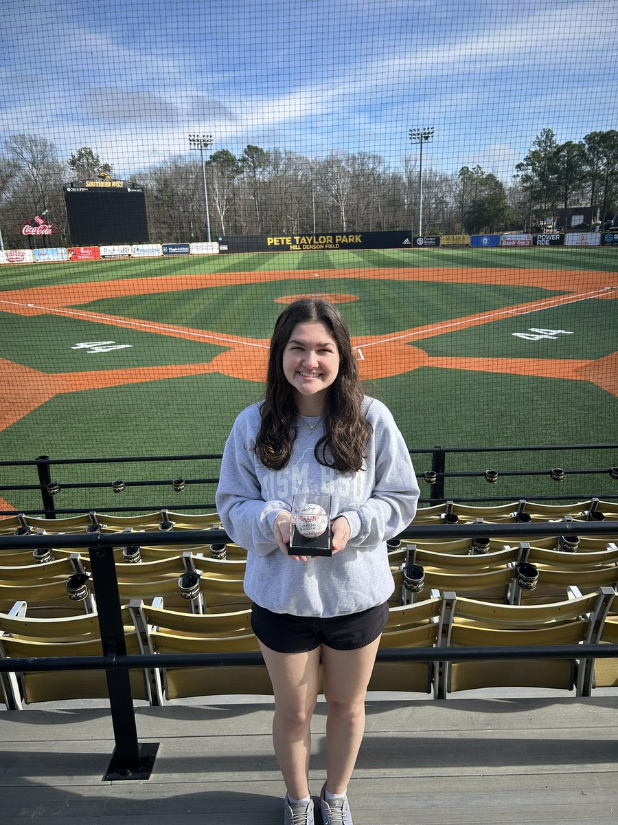 StudntEagleClub's tweet photo. Congratulations to our Student Eagle Club giveaway winners! 🦅⚾ These two members scored a signed baseball from our Baseball team!

Student Eagle Club members, don’t miss out and be sure to participate in future giveaways for your chance to win Southern Miss merchandise. https://t.co/zw9veDaYgS