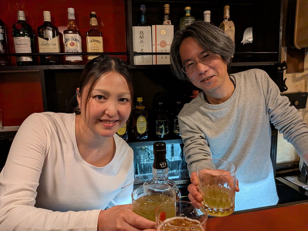 Bar Hero 開店㊗️ ロゼとお祝い行ったら 羽ぴょんきたー