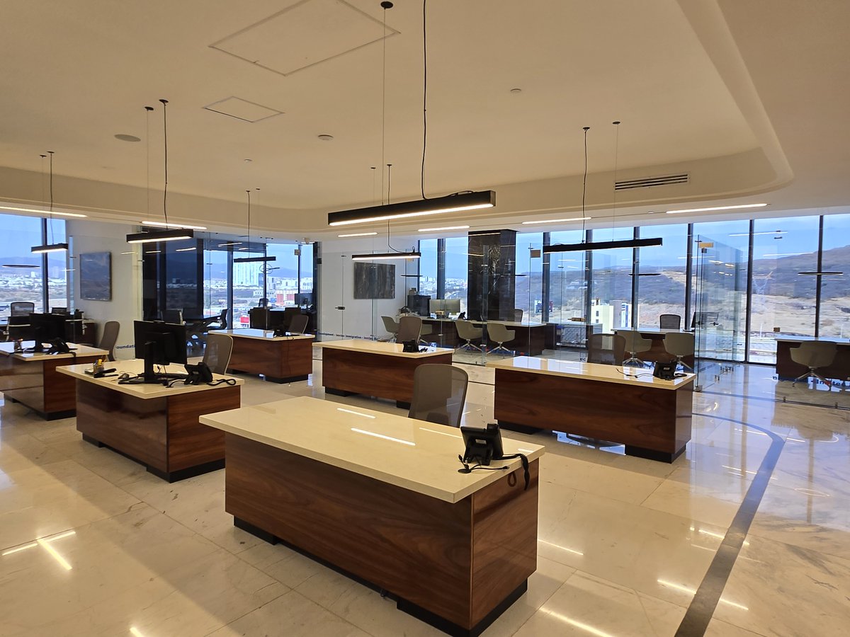 Corporativo Uptown TORRE II ofrece oficinas en renta desde 100 m2 hasta 4,000 m2 con amenidades únicas en Querétaro. Cada espacio y detalle se ha diseñado para promover el bienestar y el confort de los arrendatarios.Cuenta con las certificaciones LEED GOLD y BOMA BEST .