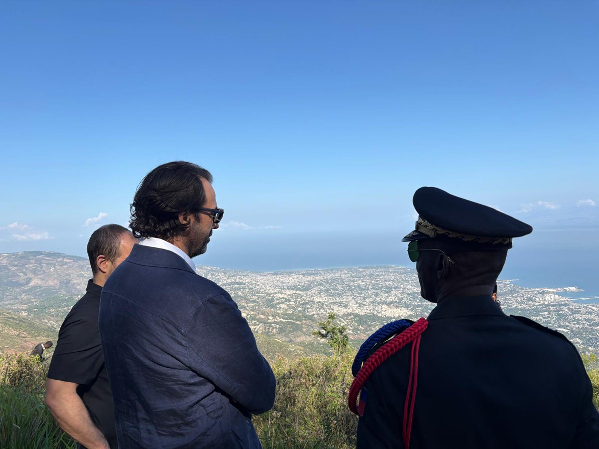 CristoDupouy's tweet photo. Inauguration and operationalization of the second Forward Operating Base (FOB) delivered by the @OEAHaiti  with the unwavering support of @AmbCanHaiti . This latest delivery will help with the deployment of the Gang Suppression Force – GSF in conjunction with the @pnh_officiel  in combatting gangs, enhance the presence of law enforcement in strategic neighborhoods, protecting livelihoods, and bringing about greater stability.  A huge acknowledgement to @AFGiroux for facilitating and supporting this and many other initiatives Canada is currently supporting in Haiti thru the @OAS_official.

Inauguration et mise en service de la deuxième base opérationnelle avancée (FOB) livrée par l’@OEAHaiti  grâce au soutien indéfectible de l’@AmbCanHaiti. Cette nouvelle livraison facilitera le déploiement de la Force de répression des gangs (FRG) en collaboration avec la @pnh_officiel pour lutter contre les gangs, renforcer la présence policière dans les quartiers stratégiques, protéger les populations et instaurer une plus grande stabilité. Un grand merci à @AFGiroux pour son soutien et son aide dans cette initiative, ainsi que dans plusieurs autres que le Canada appuie actuellement en Haïti par l’intermédiaire de l’@OEA_oficial