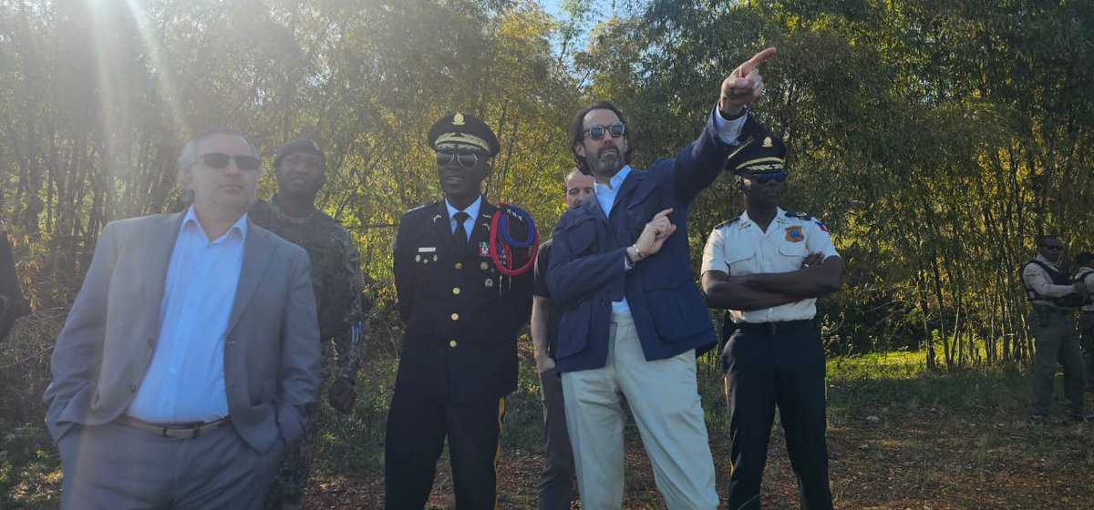CristoDupouy's tweet photo. Inauguration and operationalization of the second Forward Operating Base (FOB) delivered by the @OEAHaiti  with the unwavering support of @AmbCanHaiti . This latest delivery will help with the deployment of the Gang Suppression Force – GSF in conjunction with the @pnh_officiel  in combatting gangs, enhance the presence of law enforcement in strategic neighborhoods, protecting livelihoods, and bringing about greater stability.  A huge acknowledgement to @AFGiroux for facilitating and supporting this and many other initiatives Canada is currently supporting in Haiti thru the @OAS_official.

Inauguration et mise en service de la deuxième base opérationnelle avancée (FOB) livrée par l’@OEAHaiti  grâce au soutien indéfectible de l’@AmbCanHaiti. Cette nouvelle livraison facilitera le déploiement de la Force de répression des gangs (FRG) en collaboration avec la @pnh_officiel pour lutter contre les gangs, renforcer la présence policière dans les quartiers stratégiques, protéger les populations et instaurer une plus grande stabilité. Un grand merci à @AFGiroux pour son soutien et son aide dans cette initiative, ainsi que dans plusieurs autres que le Canada appuie actuellement en Haïti par l’intermédiaire de l’@OEA_oficial