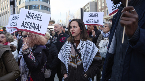 <a href="/DiosaKhalinda/">Diosa Khali</a> A las  feministas les digo ¡Fuera máscaras!¿Cómo es que ante mujeres asesinadas, torturadas, humilladas por los cerdos-machistas de sotana y turbante, calláis? ¿Cómo es que nunca vais a ladrar ante la embajada de país musulmán? ¡Sois gallinas!
Oriana Fallaci.