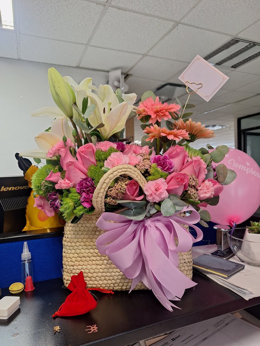dcosette's tweet photo. 🥰 ¡Feliz cumpleaños Cosette! https://t.co/Z8HZTMbSH5