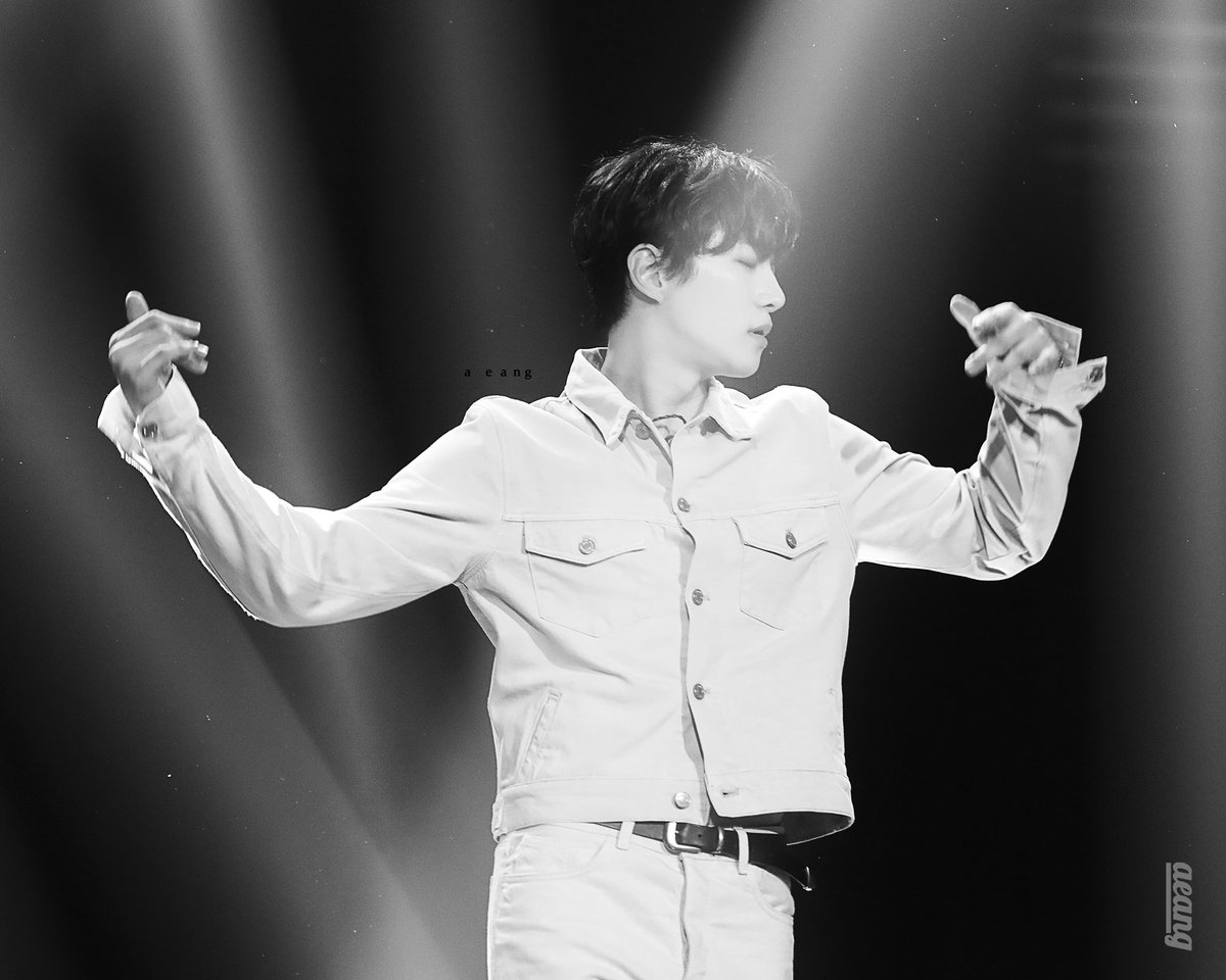 #이준호 #LEEJUNHO
#사계 #Always
#O3Collective 
새벽잊시💛🍑💛
✨️963번째✨️잊나잇 
진짜 처음으로 영접했던
비미나 막콘 이쁜 준호🫶🫶
연휴가 끝났네
모처럼 쉴 수 있었던 
날들이었으면   좋겠다
오늘도 잘 지냈길..
잘 자💗💗💗😴😴