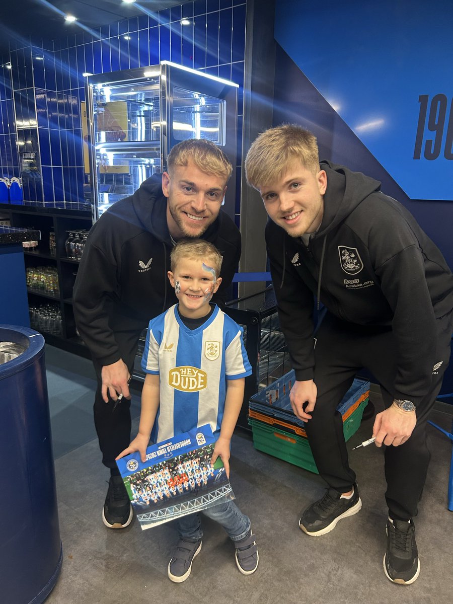 LinziTownend's tweet photo. Feb half term party 🥰🔵⚪️ #htafc https://t.co/jE9K0MK7Xs
