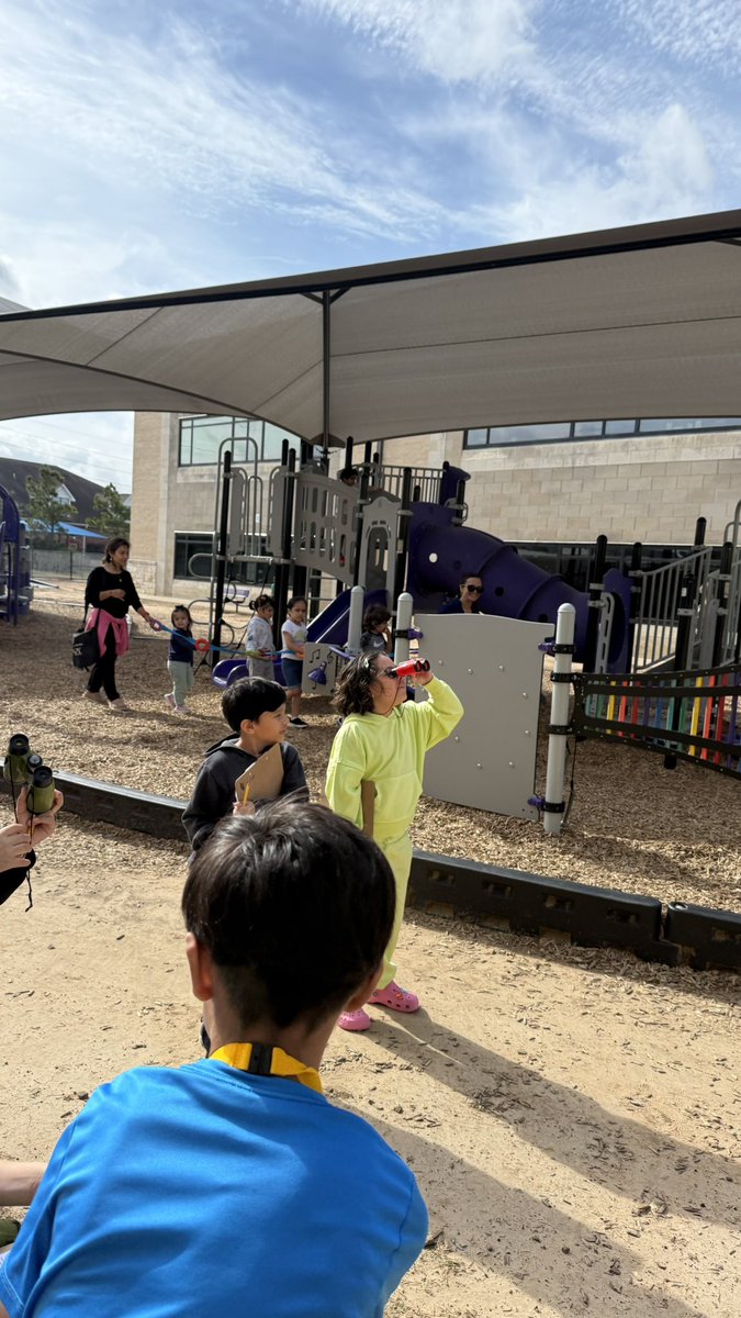 MrsMartinez71's tweet photo. Science is extremely cool! My students observing objects in the sky using binoculars… comparing how objects can be seen with their eyes or using instruments!🔭 @MJEjags @MJE2ndGrade https://t.co/Kuo9EsRJqw