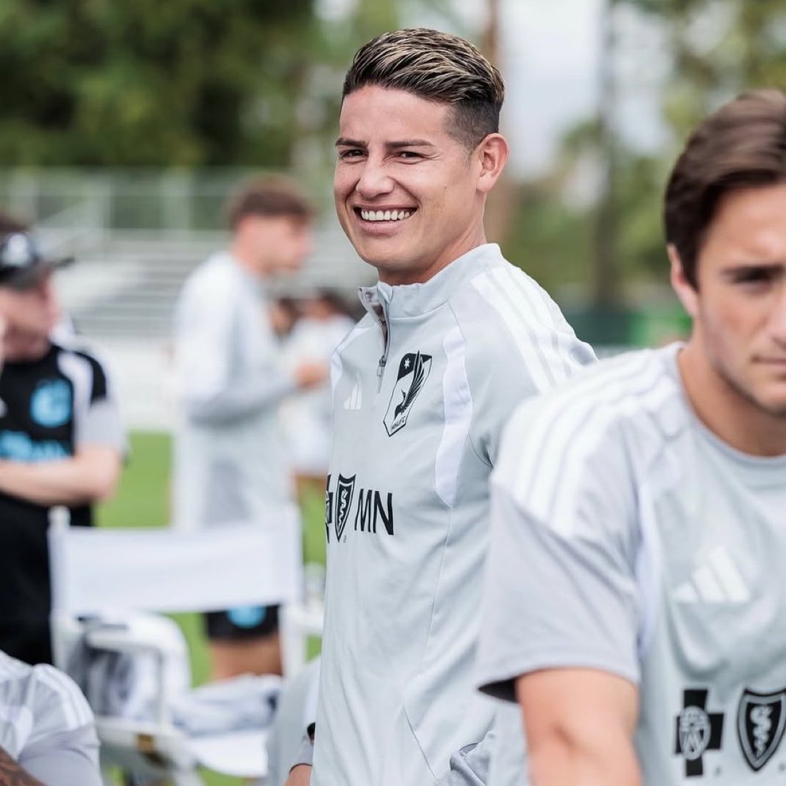 🚨 James Rodríguez recibe hoy su visa de trabajo y está disponible para el cuerpo técnico de Minnesota 🇺🇸 a partir de este momento. 

El equipo va camino a Texas para el primer partido de la temporada ante Austin.