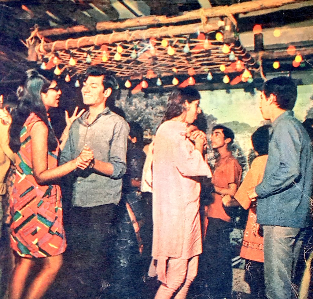 IndiaHistorypic's tweet photo. 1970s :: College Students Partying https://t.co/PEFBSS1h4e