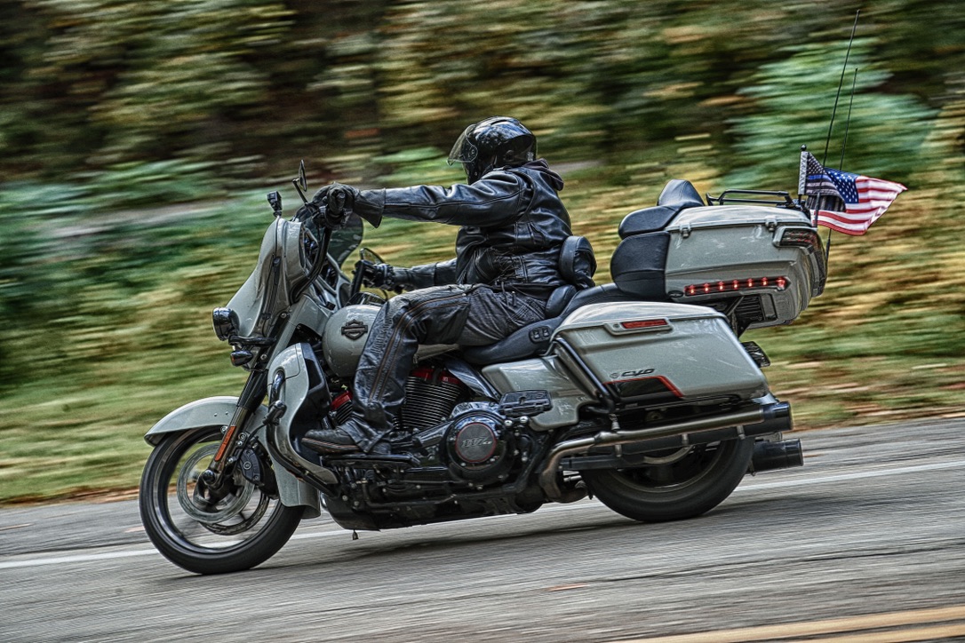 America wasn’t built by men and women who were gender fluid. It wasn’t built by people who believe biological men (those with XY chromosomes) can give birth. It definitely wasn’t built by purple haired women who wear a big dangling nose ring.

America was built by:
🇺🇸 Men/women