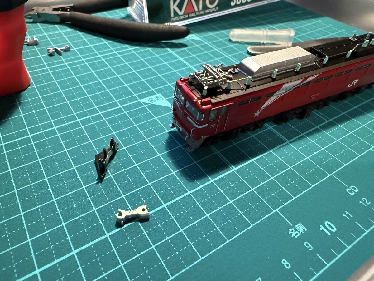 al_mn's tweet photo. 基本的にはKATO派でやらせてもらってますが、機関車のカプラー交換の異様な難しさ、コレだけは看過できん…。 https://t.co/S1VGzIf8fh