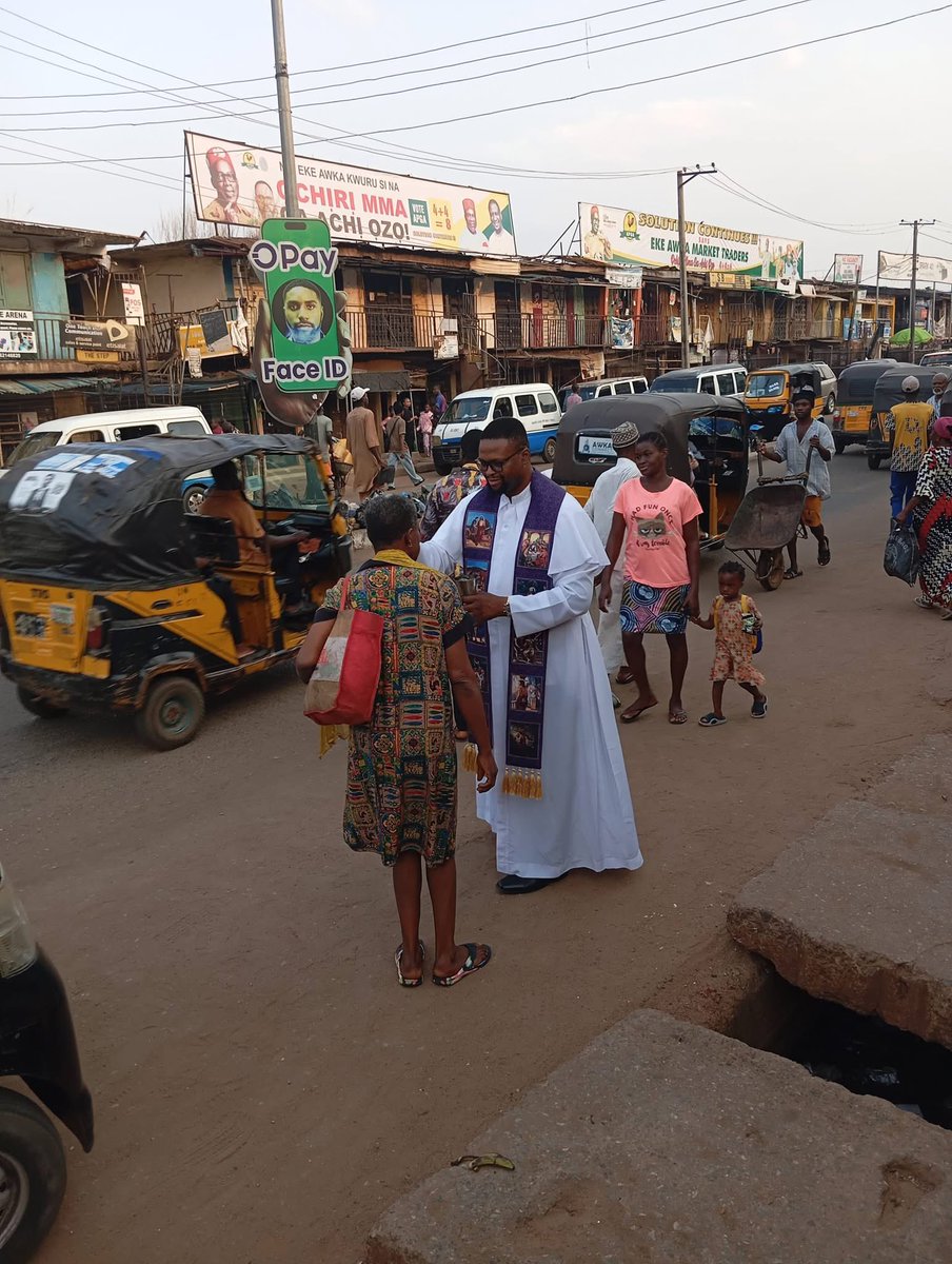 This is so good to see❤️

A Catholic priest took to the streets in Anambra, Nigeria to distribute ashes to the faithful.