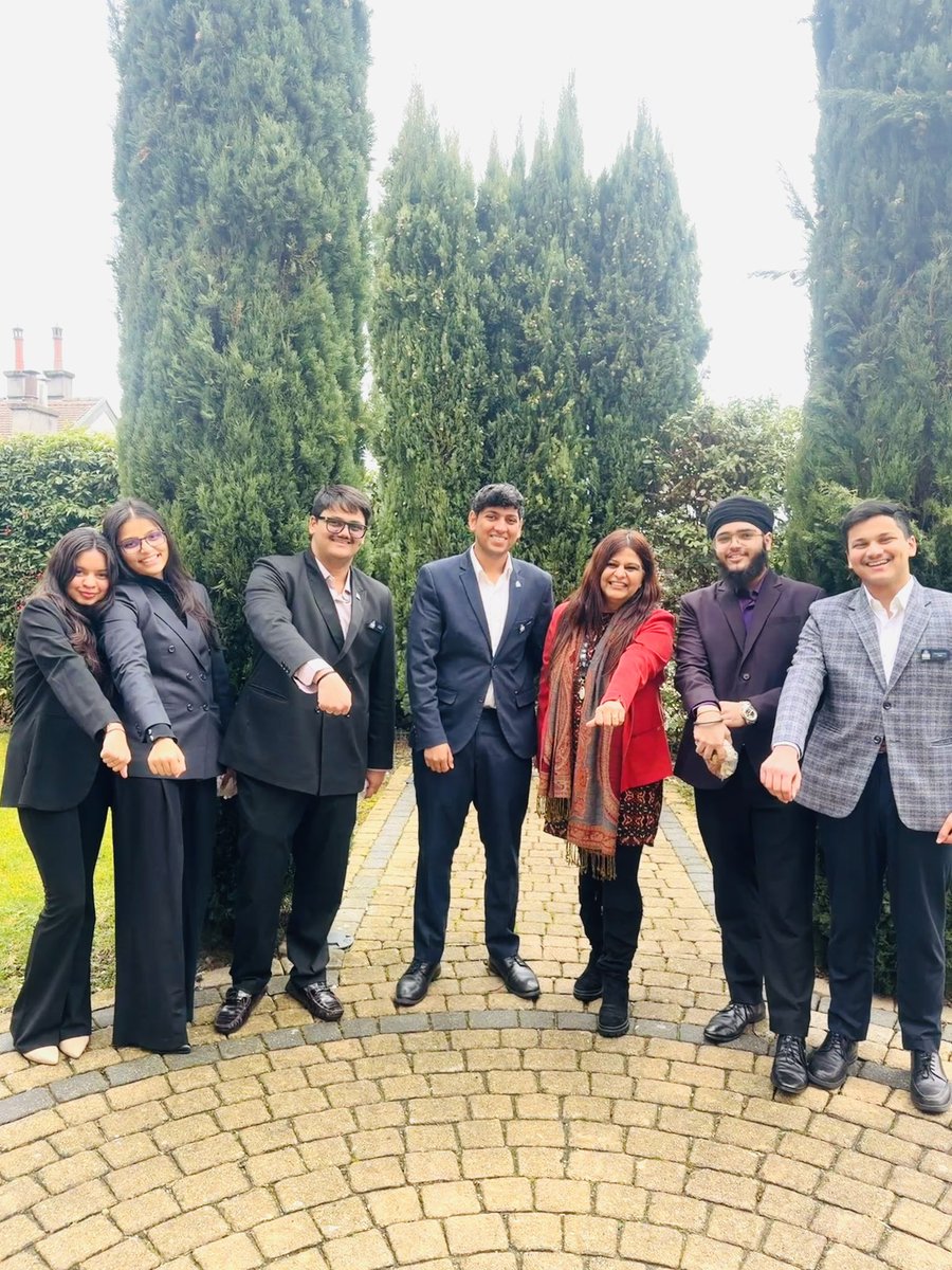 ruby_bakshi's tweet photo. Celebrating #Shivaratri with my students in #Switzerland 🙏 Har Har Mahadev https://t.co/ZrpIW9kkSD