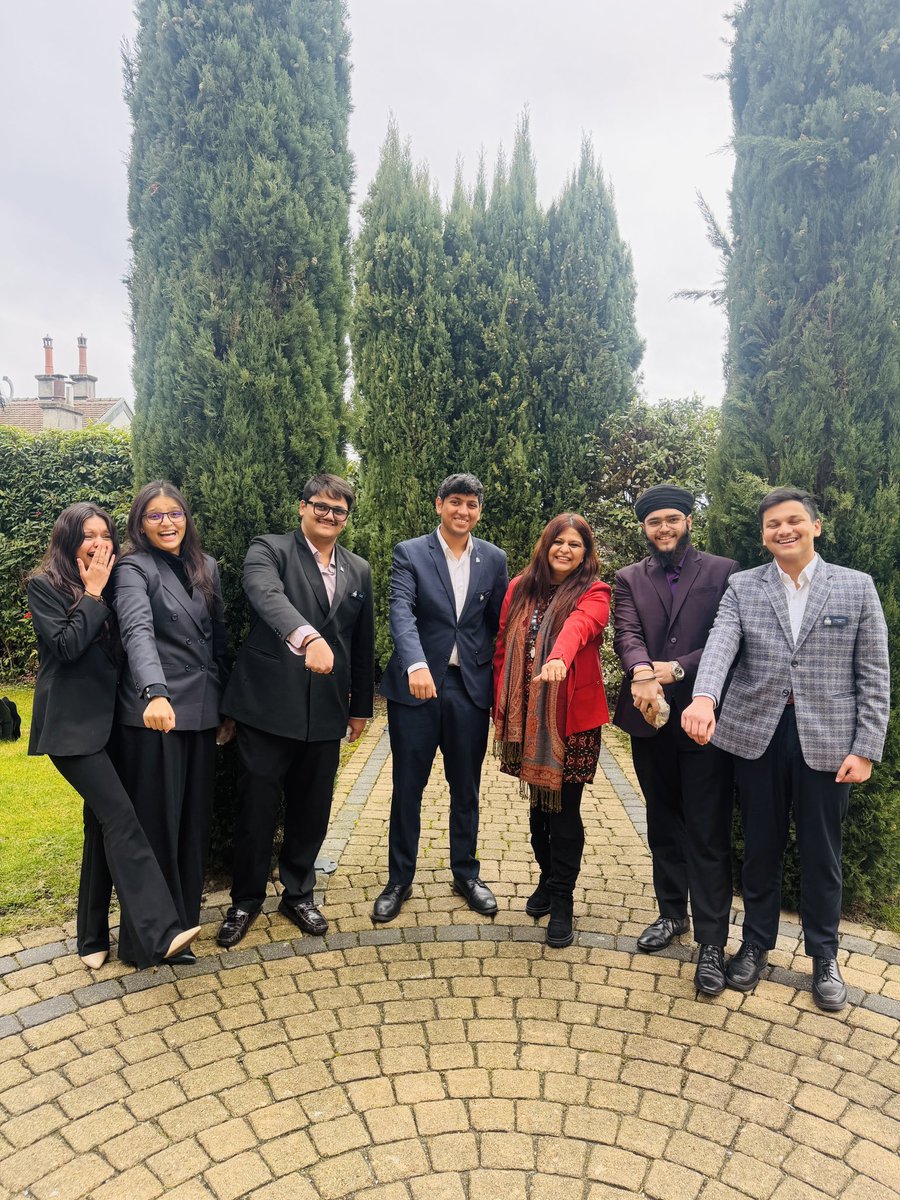 ruby_bakshi's tweet photo. Celebrating #Shivaratri with my students in #Switzerland 🙏 Har Har Mahadev https://t.co/ZrpIW9kkSD