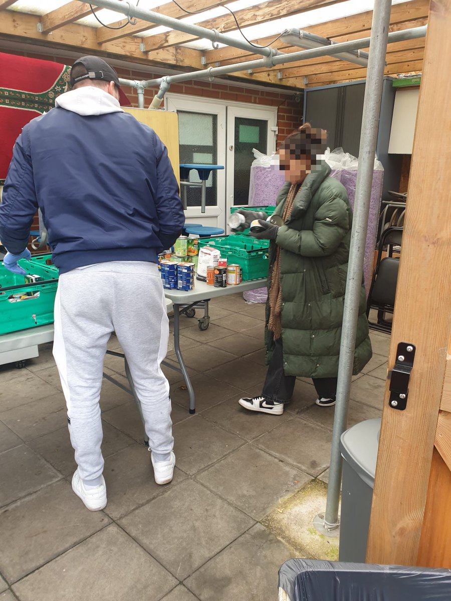 FelthamFoodBank's tweet photo. Another large donation from Hampton school! Thank you!!🤩🙏 https://t.co/MYRjqXuETZ