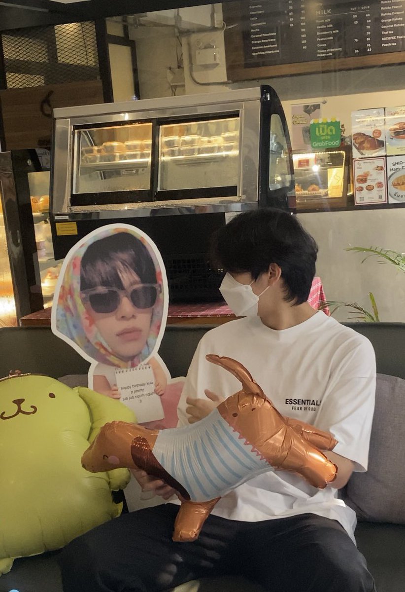 iBlusher_'s tweet photo. แล้วยัยโอมตามจิมมี่ไปทุกที พร้อมคำอวยพร😆

#26thHappyJimmyDay 
#JimbokJimbak26thBDay
#จมอ่านว่าจอมอ  #Jimmy_jimmoi🐶
#jimmyOhm 🐶🐈‍⬛ https://t.co/GNFlFfbZTl