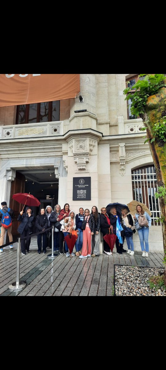 cyberbrujita's tweet photo. Pertenezco al fandom #EnTu
#EnginAkyürek 
#TubaBüyüküstün 
Conocernos virtualmente hiso que nos juntasemos en persona fans de todo el mundo que en susesivos años nos juntamos en mi pais🇦🇷 incluso viajamos a Turkiye creando una amistad entrañable
Gracias 
#Anteapalacehotel !!!! https://t.co/zI3flQFBhd