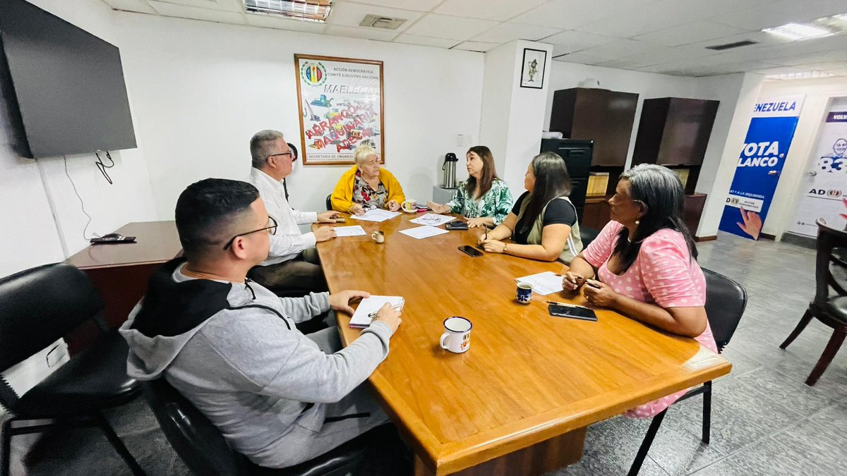 📌 Reunión de Planificación Estratégica

La Secretaría Nacional de Organización y Eventos Electorales sostiene un encuentro operativo con las divisiones para fortalecer nuestra Maquinaria ADeca y enfrentar los retos venideros con orden y unidad.
