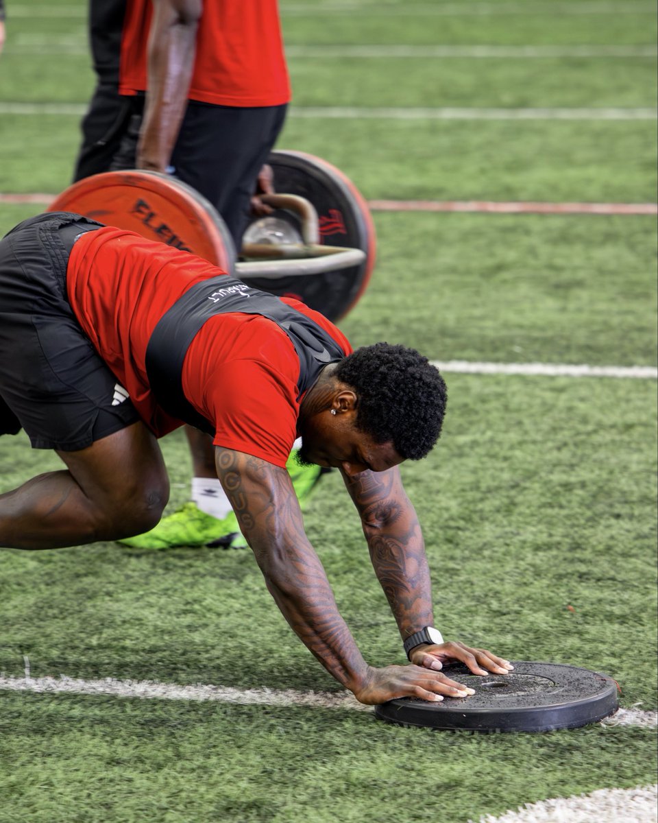 Louisville Football tweet media