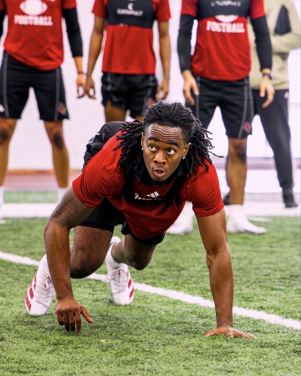 Louisville Football tweet media