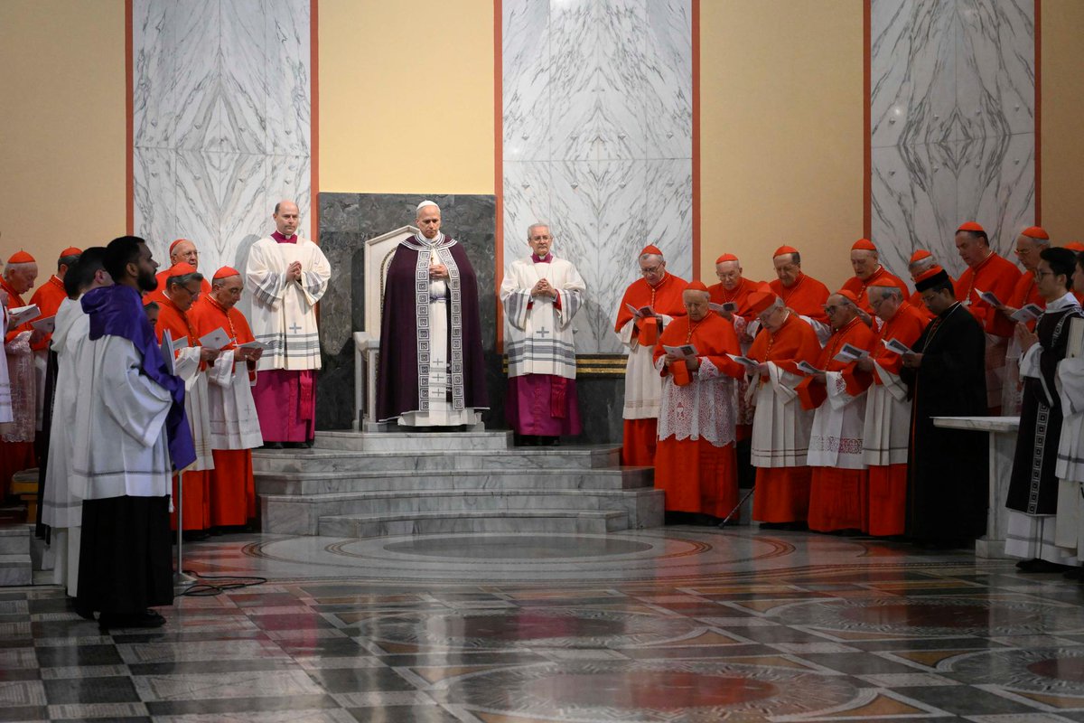 Nazwać śmierć po imieniu, nosić na sobie jej znaki, ale dawać świadectwo zmartwychwstania – zachęcał #Papież #LeonXIV w #ŚrodaPopielcowa, inaugurując #WielkiPost. 

Więcej➡️tiny.pl/njp5qphc7

<a href="/EpiskopatNews/">EpiskopatNews</a>