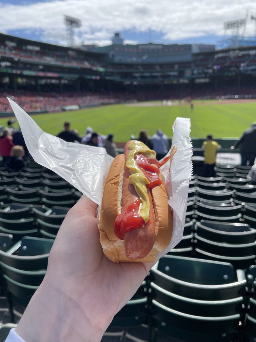 rockmeannadeus's tweet photo. i don't care if they never add another new food option at fenway. i got all i need https://t.co/9RnkWWdxuQ