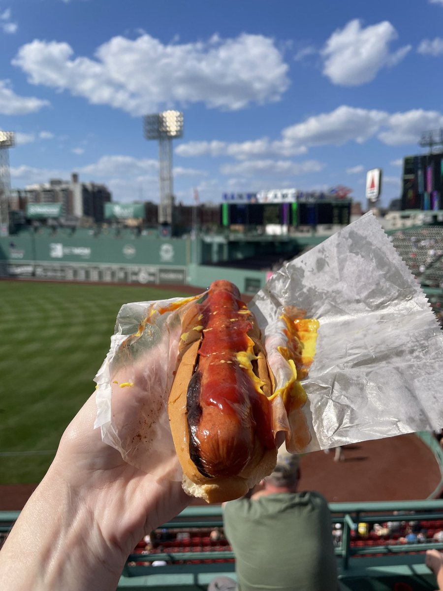 rockmeannadeus's tweet photo. i don't care if they never add another new food option at fenway. i got all i need https://t.co/9RnkWWdxuQ