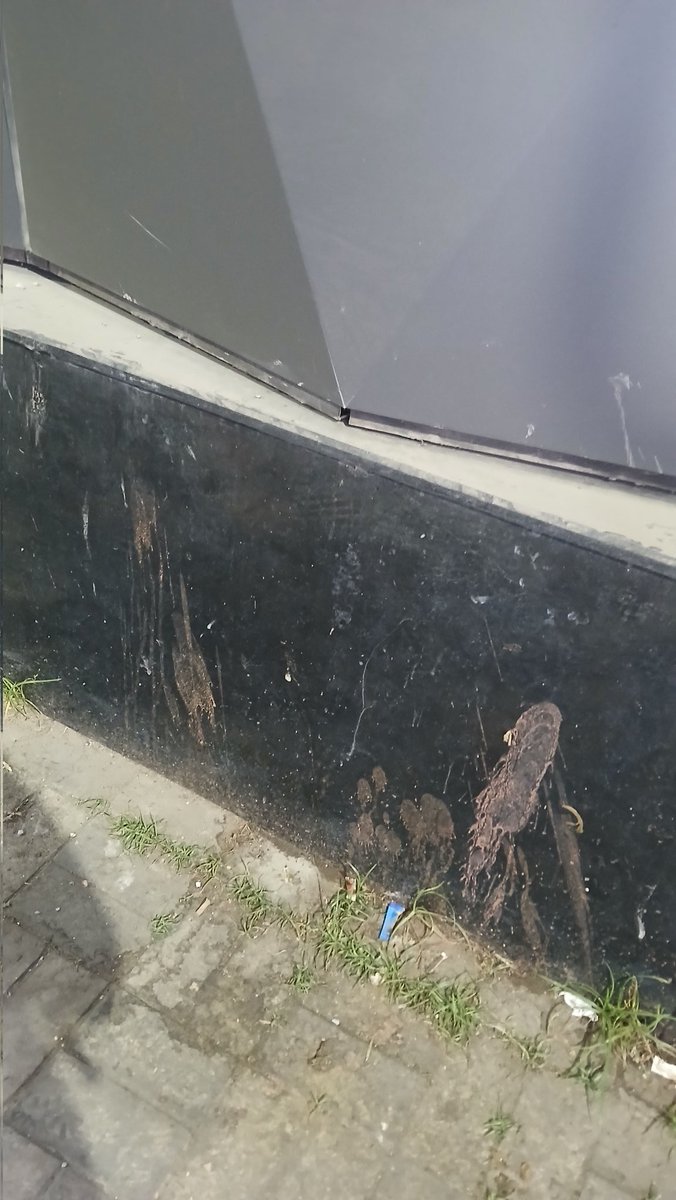 Sayantan211's tweet photo. Gutka spit stains already ruining the granite wall near World Trade Center Kolkata, Kolkata (Sector V).
Prime business district — zero civic sense. Authorities, please clean &amp; enforce fines.
@SuPriyoBabul sir please direct NKDA for action. https://t.co/9wisbMc0cY