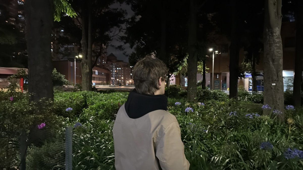 late nights in Bogotá ❤️‍🩹💐🌗