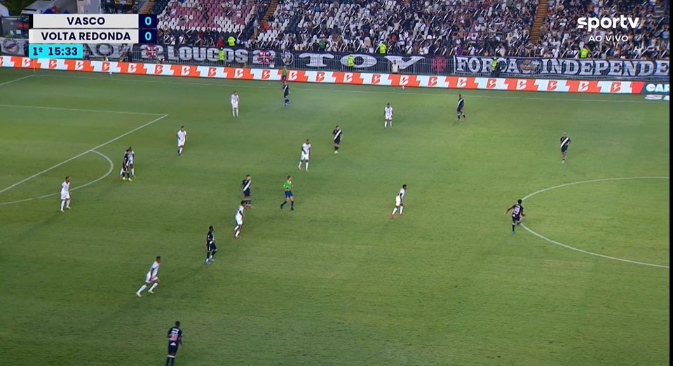 Adryansup's tweet image. Barros e Thiago na zaga
Robert e Cuesta nas laterais
Puma e Piton nas pontas

o Vasco joga no 2-5-3, a qualquer momento pode sofrer um gol do adversário, mas o Diniz não tem culpa de montar esse esquema podre, a culpa com certeza é dos jogadores