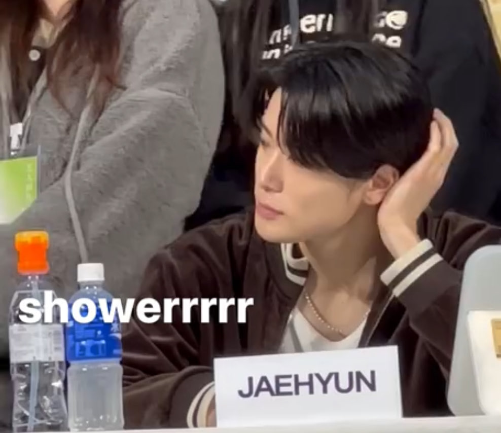 ผมยาว ทัดหู ความงามอันดับหนึ่ง