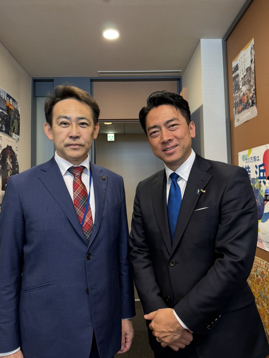 tana_tsu22's tweet image. 小泉進次郎大臣が大泉函館市長との写真あげてるけどどちらも兄弟よく似てるんだなあと改めて…