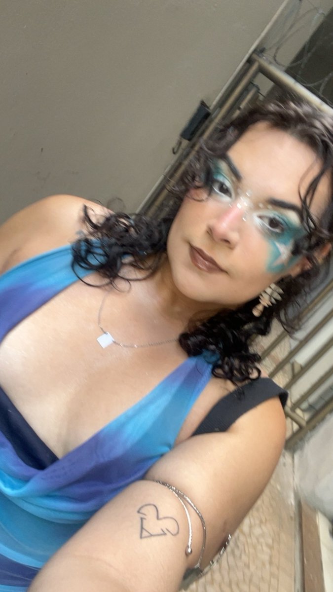 AkiraKnowles's tweet photo. É que eu sou bonita demais sabe… não tem competição https://t.co/Fg19fpmyKE