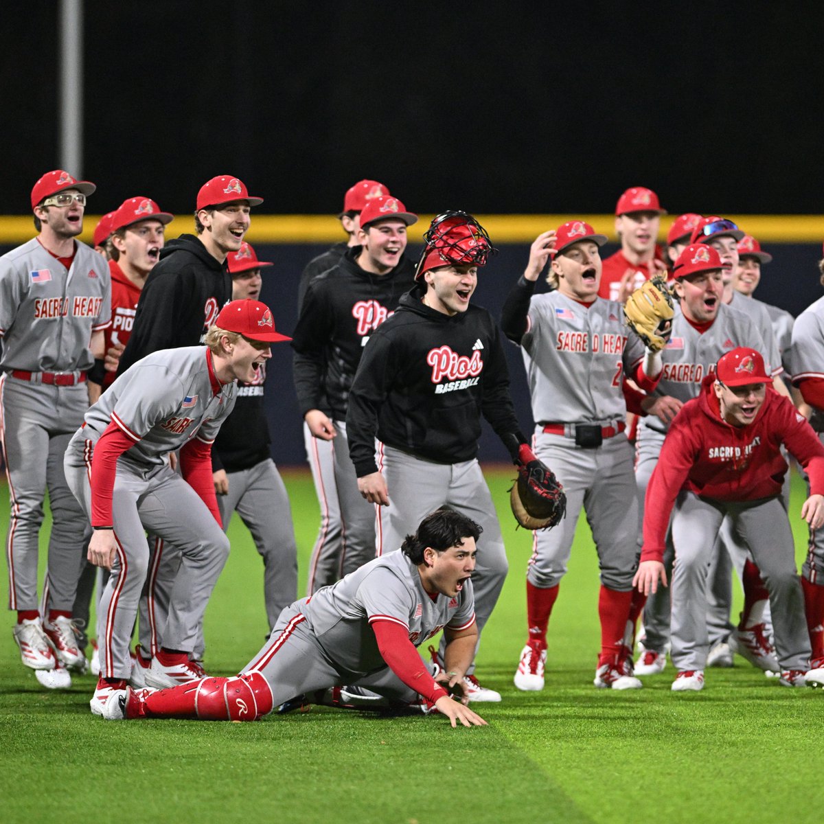 sacredheartbsb's tweet photo. A few of our favorite shots from last Friday 📸

#WeAreSHU ⚾️ https://t.co/DWPyqA0yoV