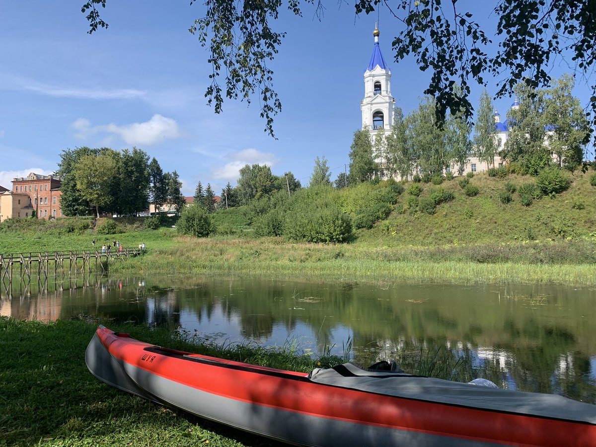 Помню купил бутылку воды в Тверской области, а на ней фотка с того же места, откуда я как-то сплавлялся на лодке🤌🤌