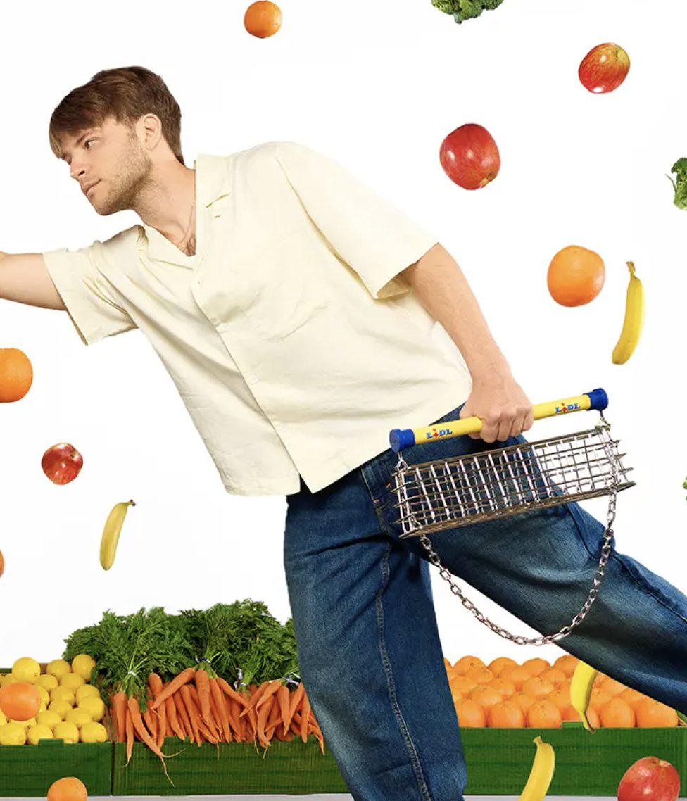 trash_italiano's tweet image. Lidl lancia la “Trolley Bag”, una borsa in edizione limitata ispirata ai carrelli della spesa, in collaborazione con lo studio Nik Bentel Studio.