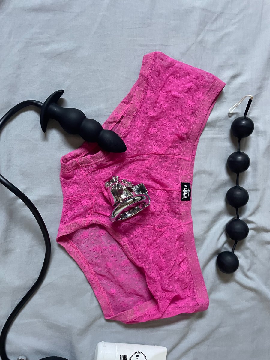 Que outfit o que prendas me elegiríais de estas para dar un paseo largo esta noche debajo de mi ropa de deporte?