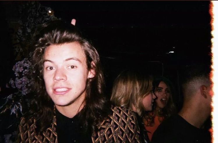 hsloove's tweet photo. harry by disposable camera 📸 https://t.co/Vc30XwZKVM