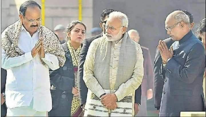 वो भी शामिल था,'बहार ए वतन'की लूट में।
फकीर बन के आया था,वो लाखों के सूट में।।
देश को फकीर बनाकर जायगा झोले में लूटकर।