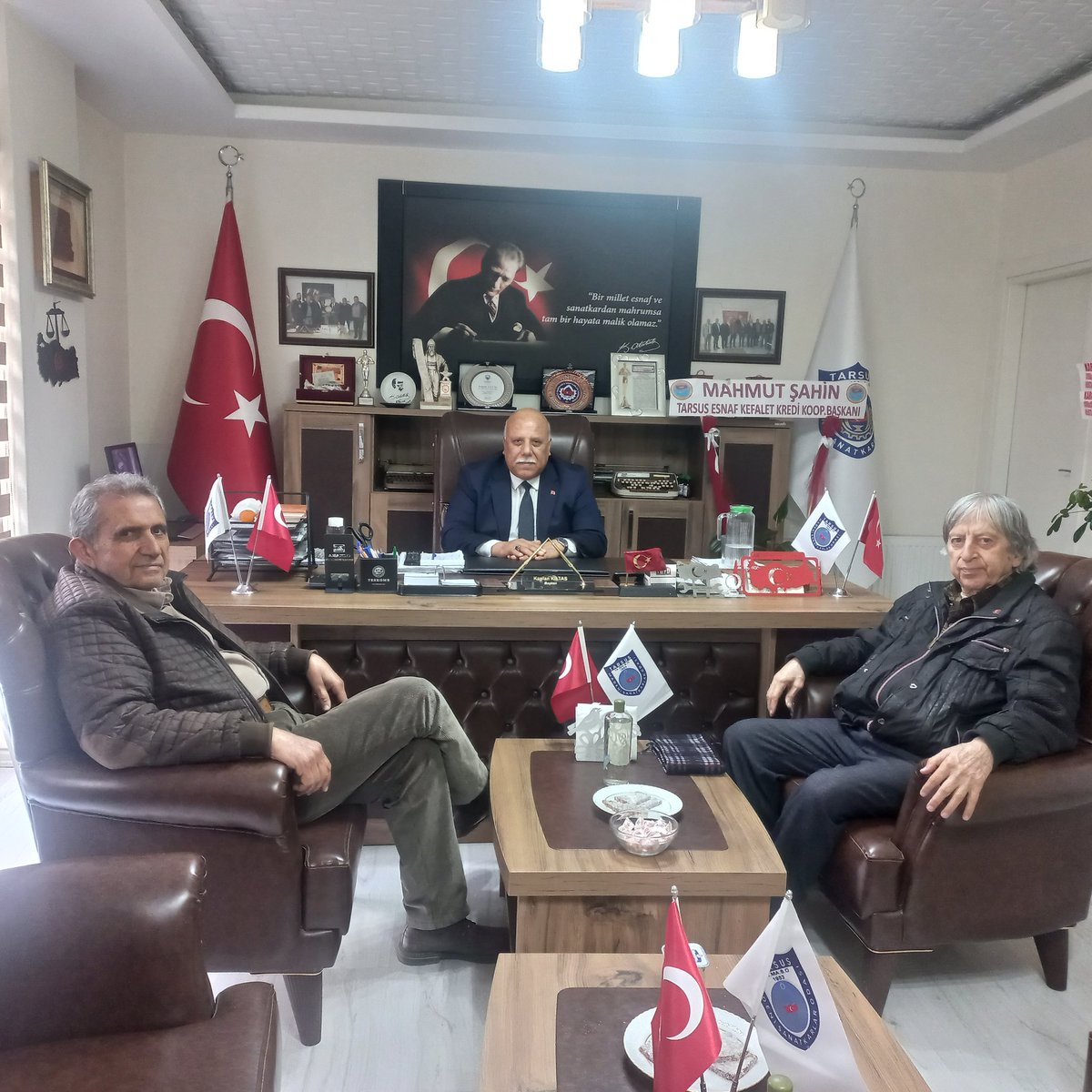 Kiltaskaplan's tweet photo. Değerli abim Gazeteci Sayın Merih Özyaşaroğlu ve iş insanı sayın Mehmet Can Özşenoğlu odamızı ziyaret ederek güzel bir sohbet gerçekleştirdik https://t.co/ke1qrSHUq9