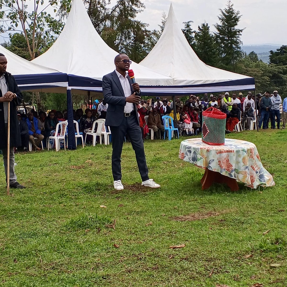 I joined relatives, friends, neighbors, local administrators, and aspirants in attending the burial of David Kipsang Bwogo (Leonard) from Rongena, Sotik. He was a vibrant young man who served as an inspiring role model in both his community and workplace. May he RIP